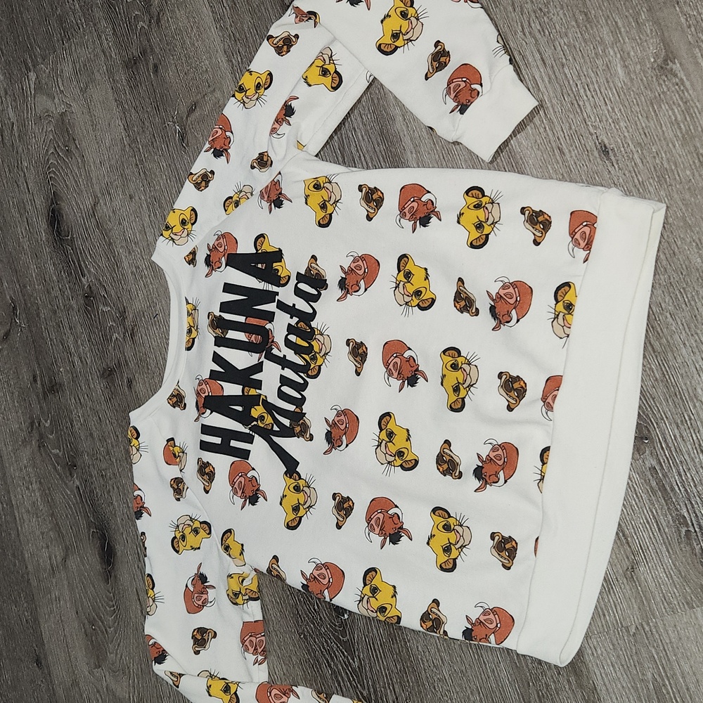 Disney Juniors size Medium Lion King Sweater